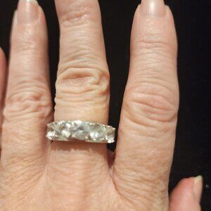 Stunning 10k white gold stackable anniversary band with 5 sparkling cz’s size 7